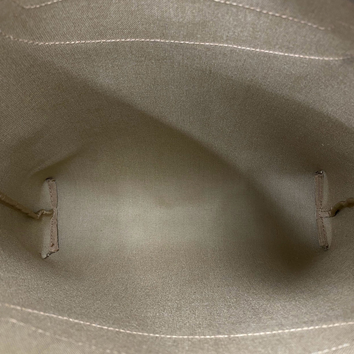 Gucci GG Supreme Tote — Beige
