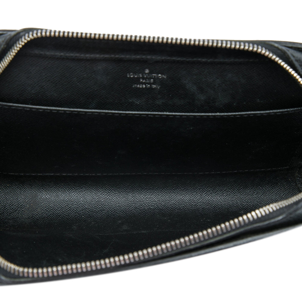 Louis Vuitton Taiga Pochette Baikal