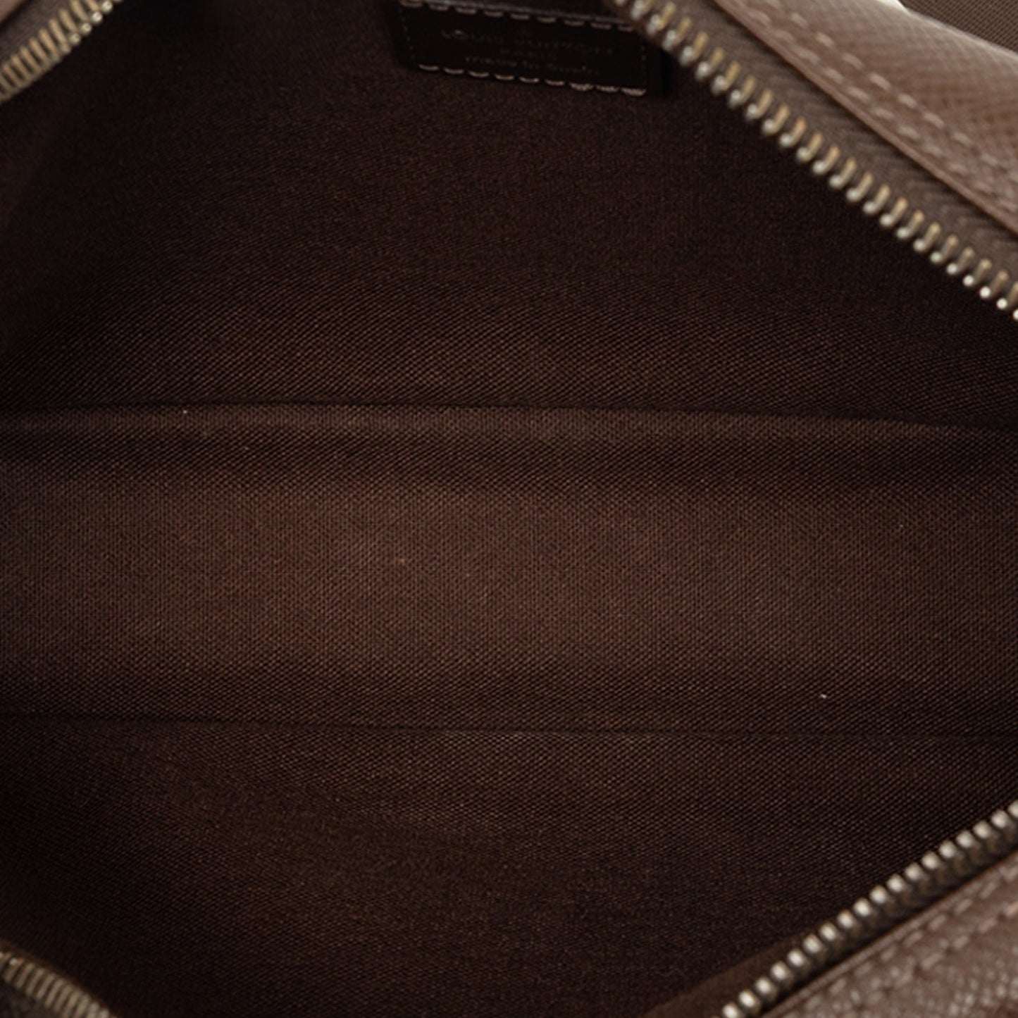 Louis Vuitton Taiga Pochette Kaluga