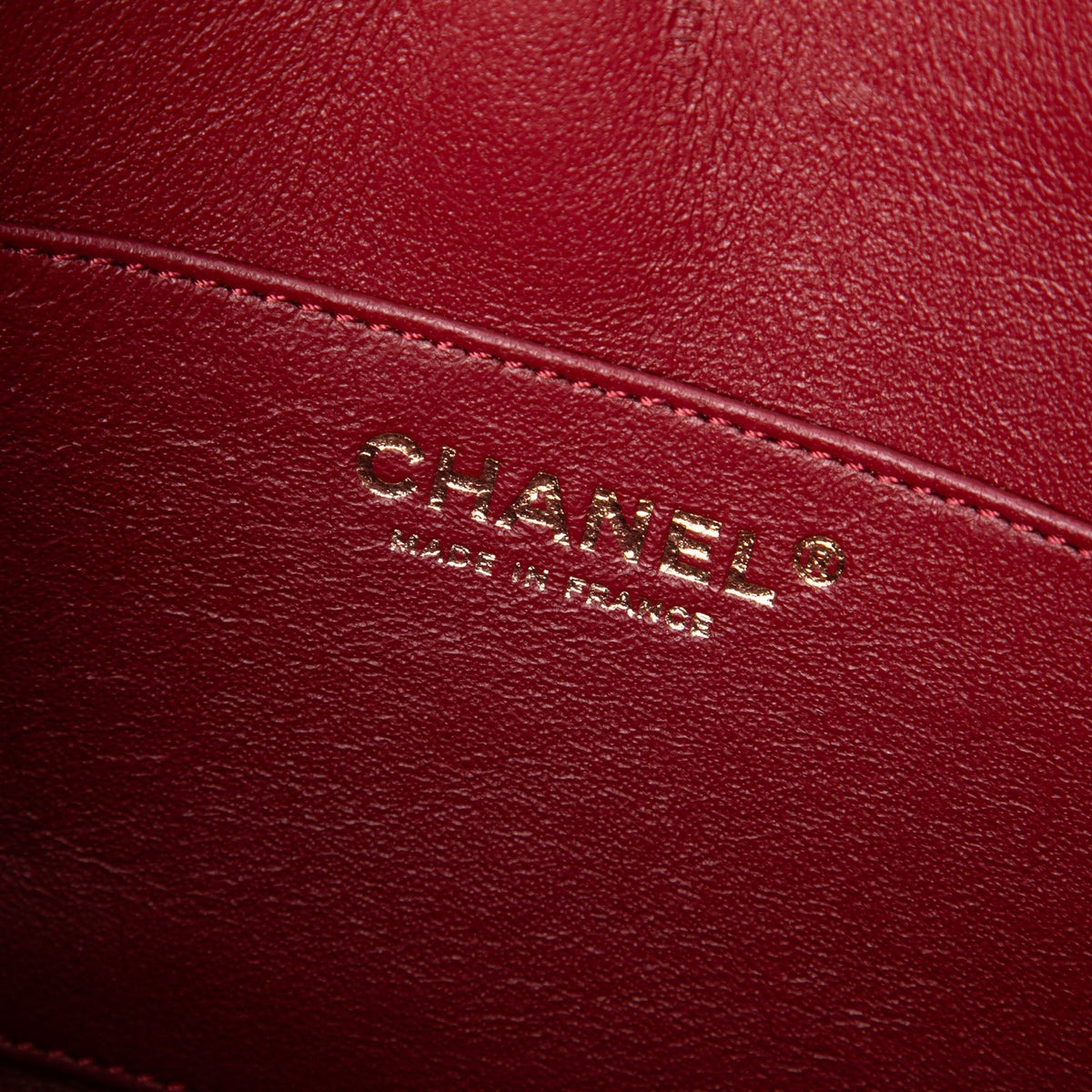Chanel Quilted Lambskin Knock On Wood Top Handle Bag — Red