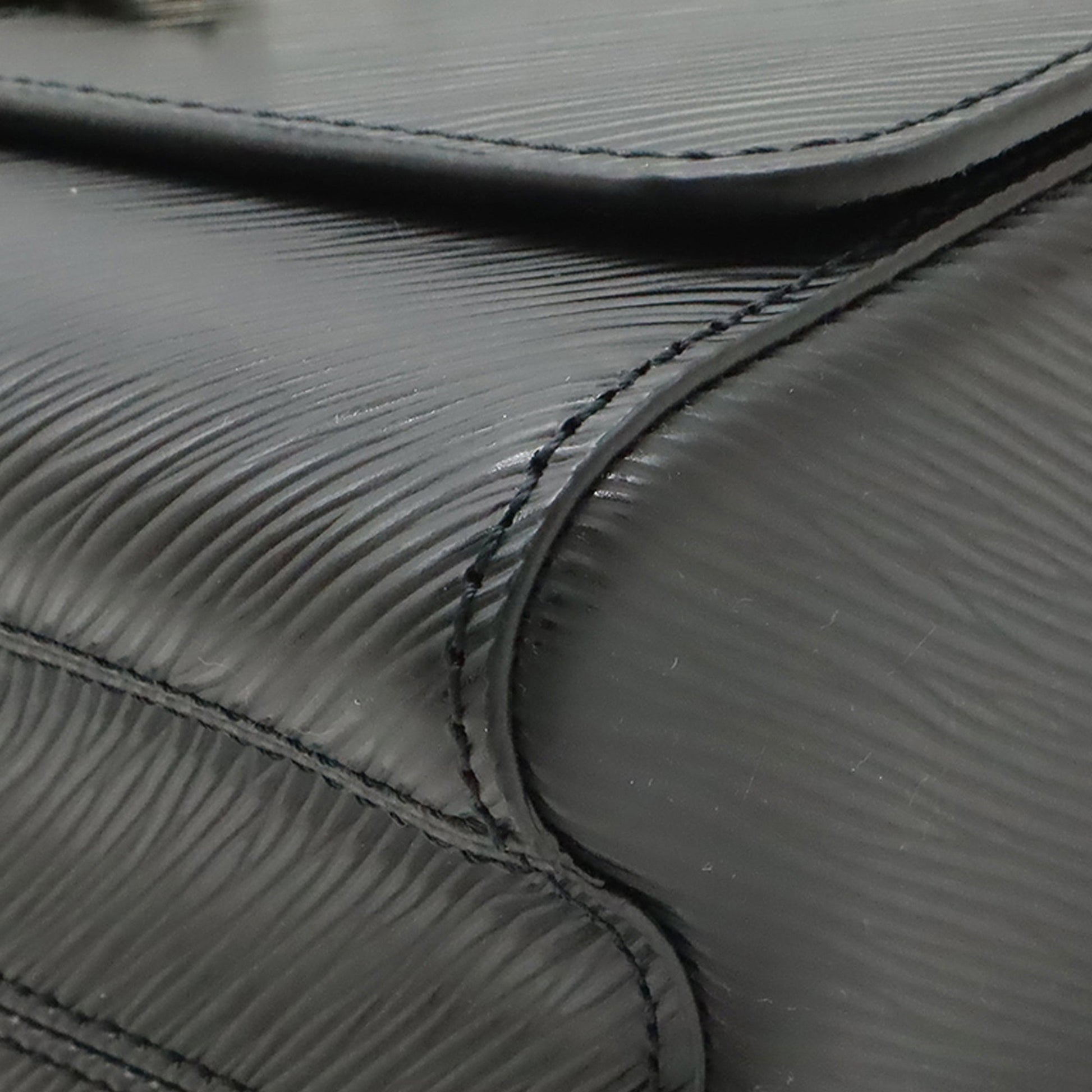 Louis Vuitton Epi Twist MM
