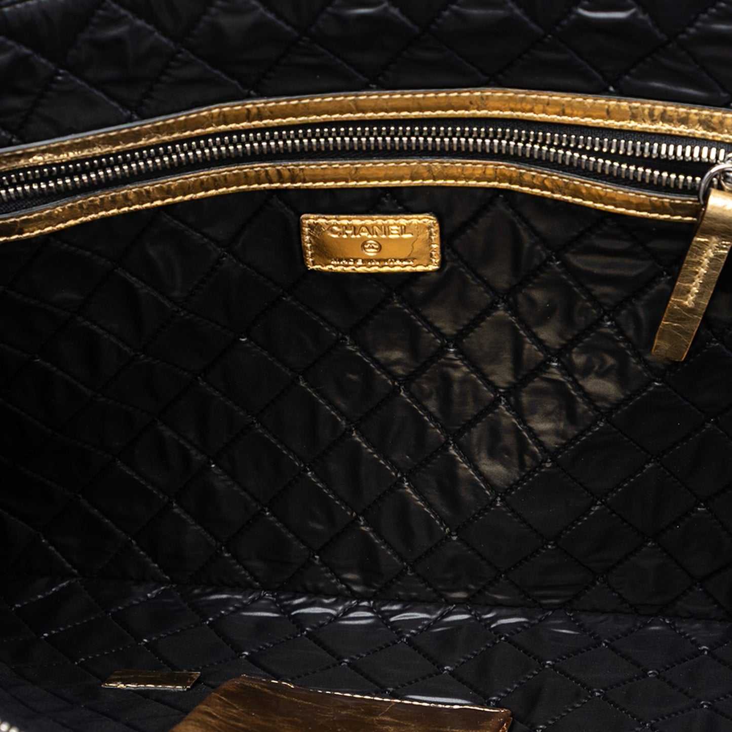Chanel Metallic Crinkled Calfskin Feministe Mais Feminine Pouch