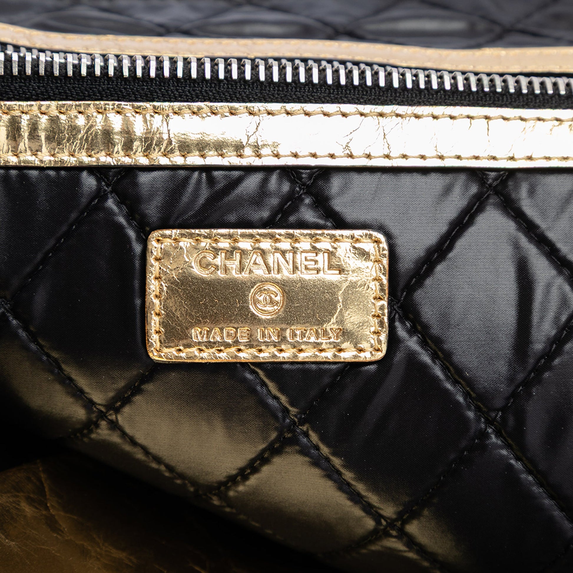 Chanel Metallic Crinkled Calfskin Feministe Mais Feminine Pouch