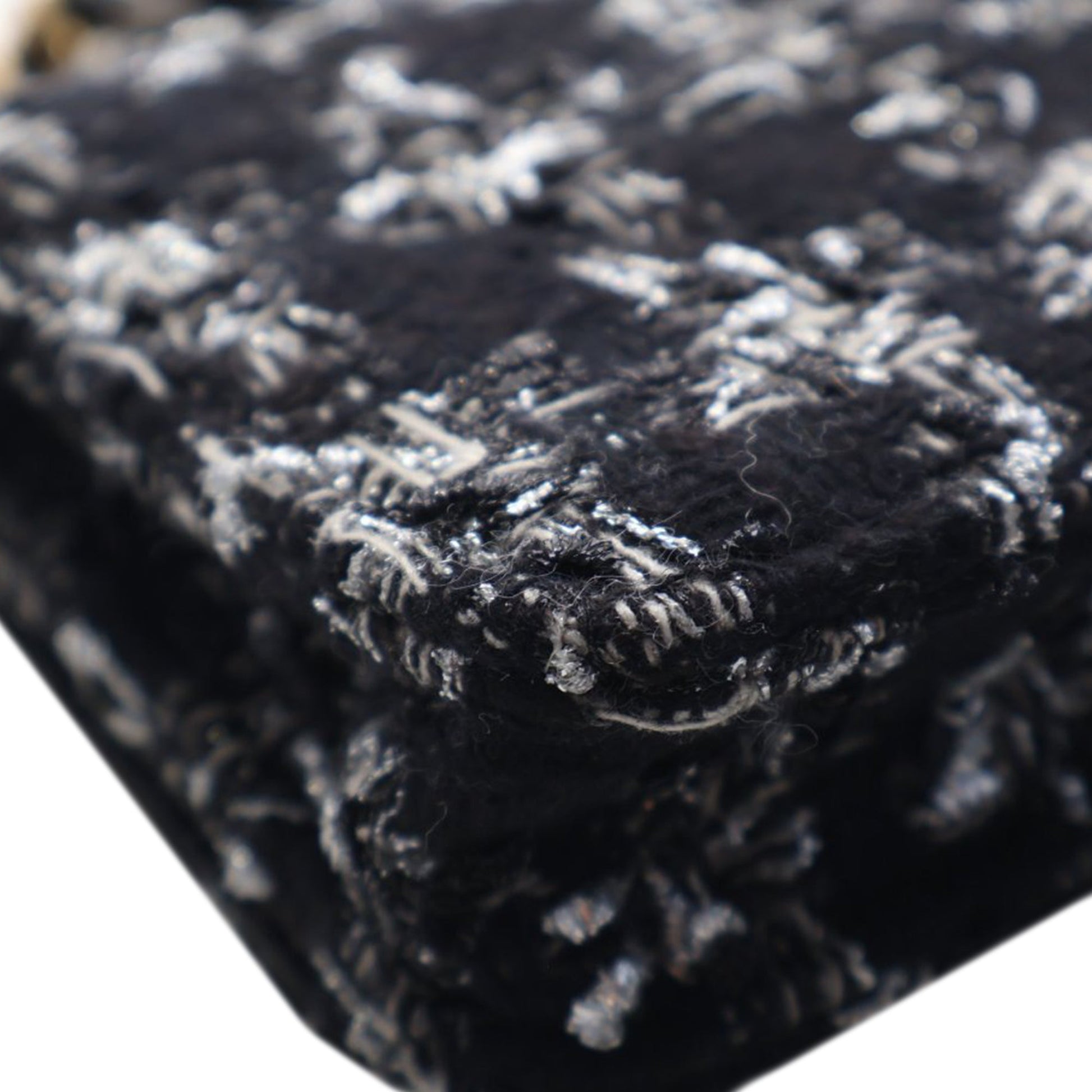 Tweed 19 Wallet On Chain