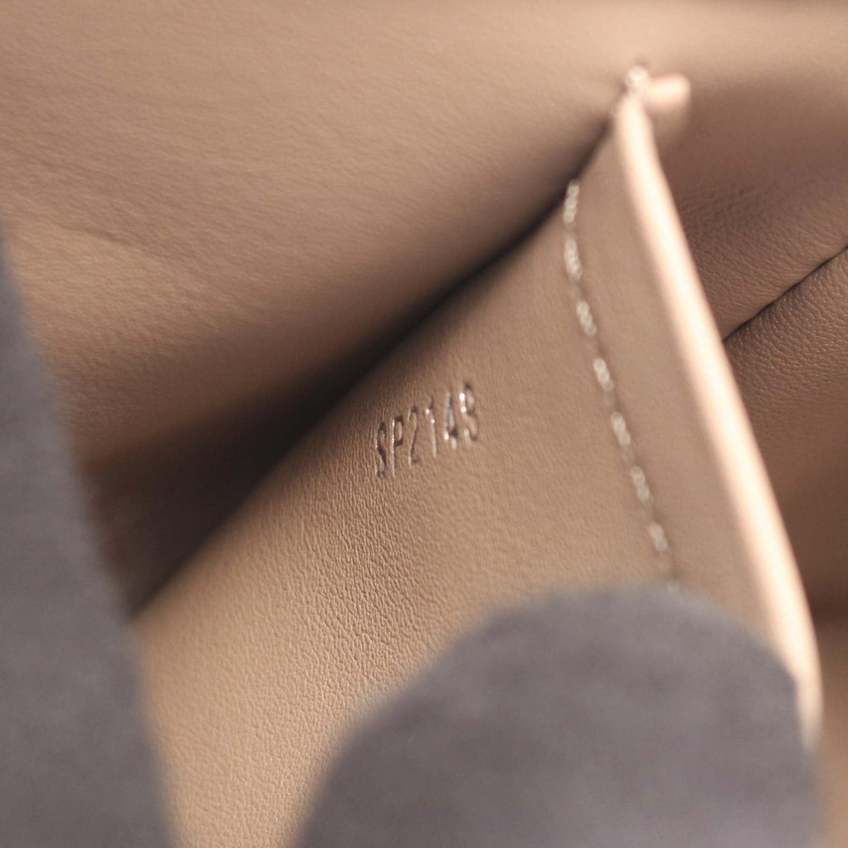 Louis Vuitton Taurillon Mira MM