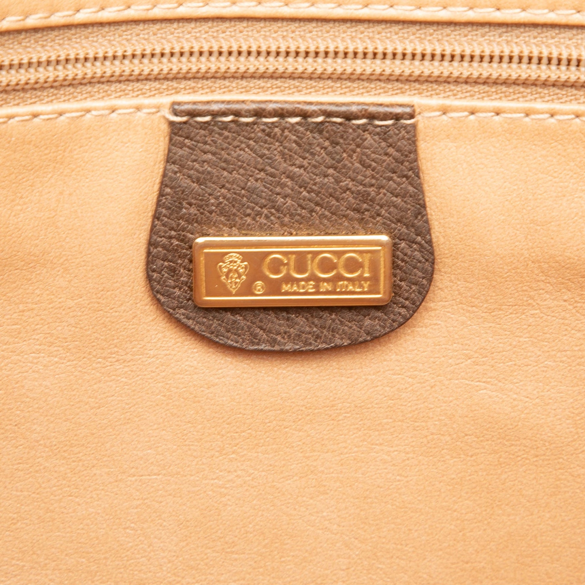 Gucci GG Supreme Clutch