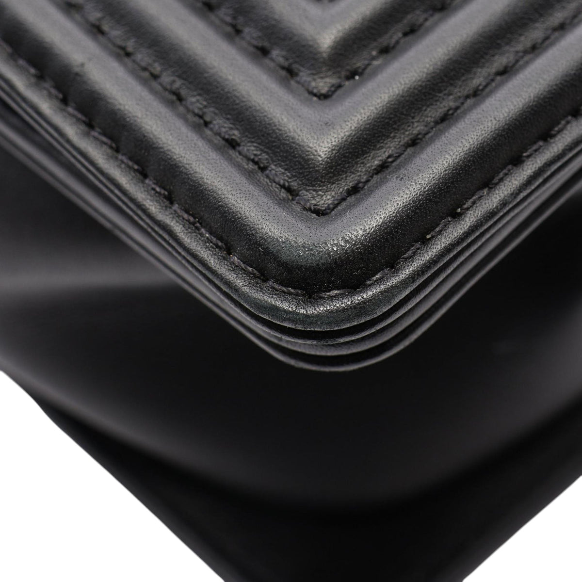 Chanel Old Medium Sequined Lambskin Boy Flap — Black
