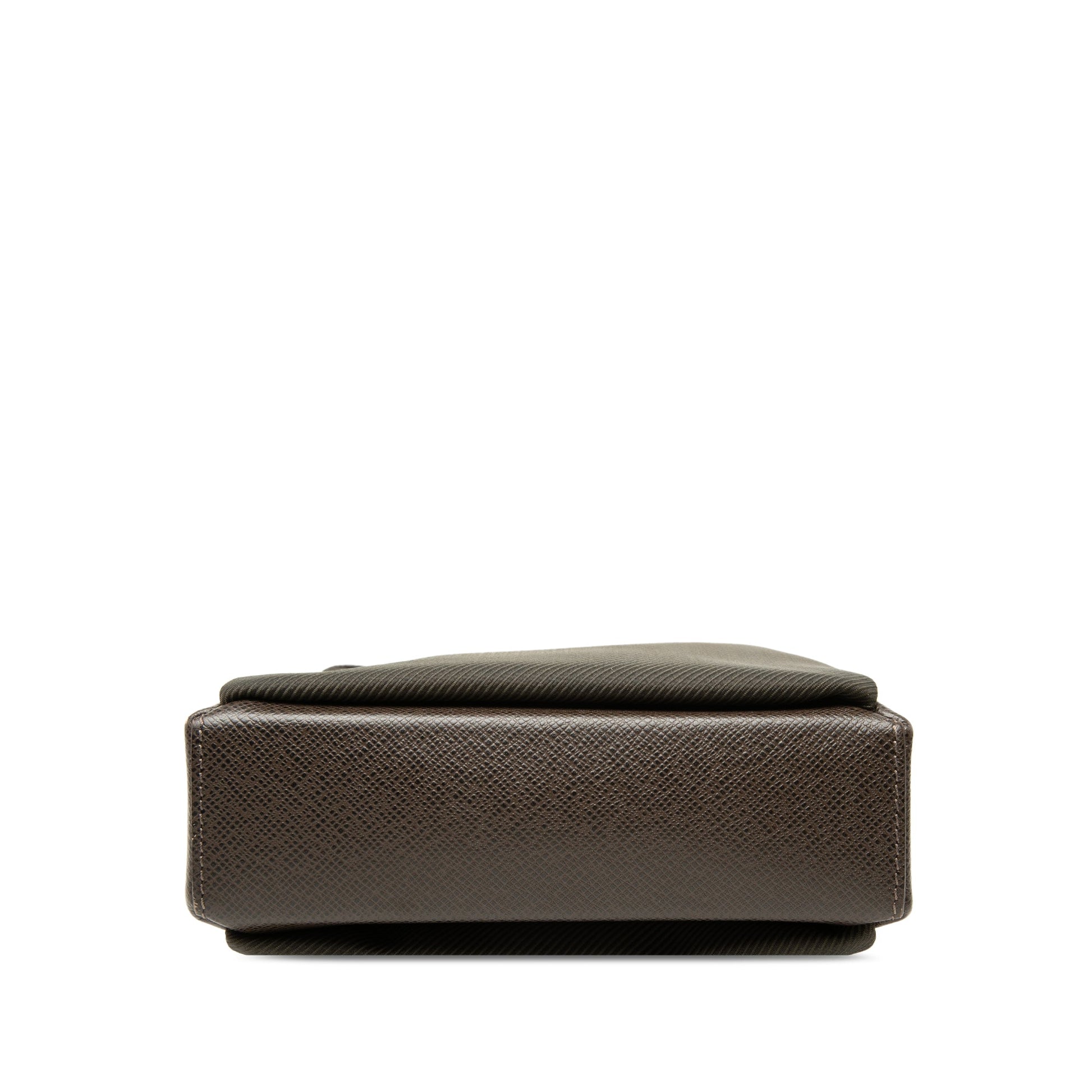 Louis Vuitton Taiga Sayan