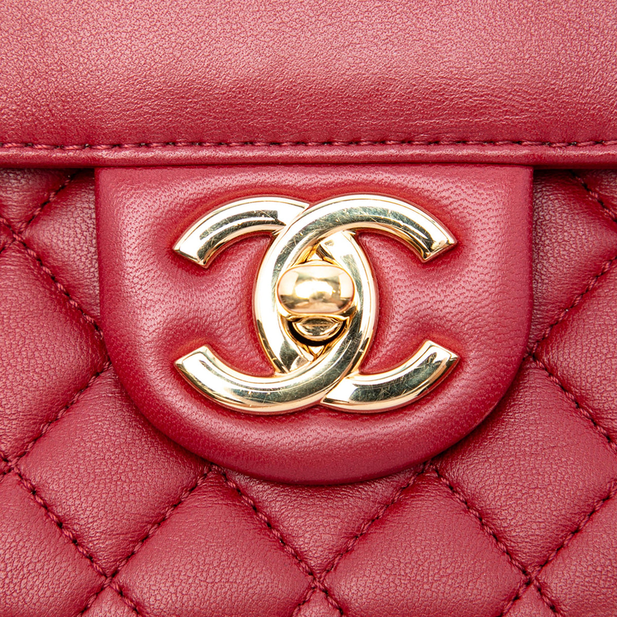 Chanel Quilted Lambskin CC Unchained Flap — Red