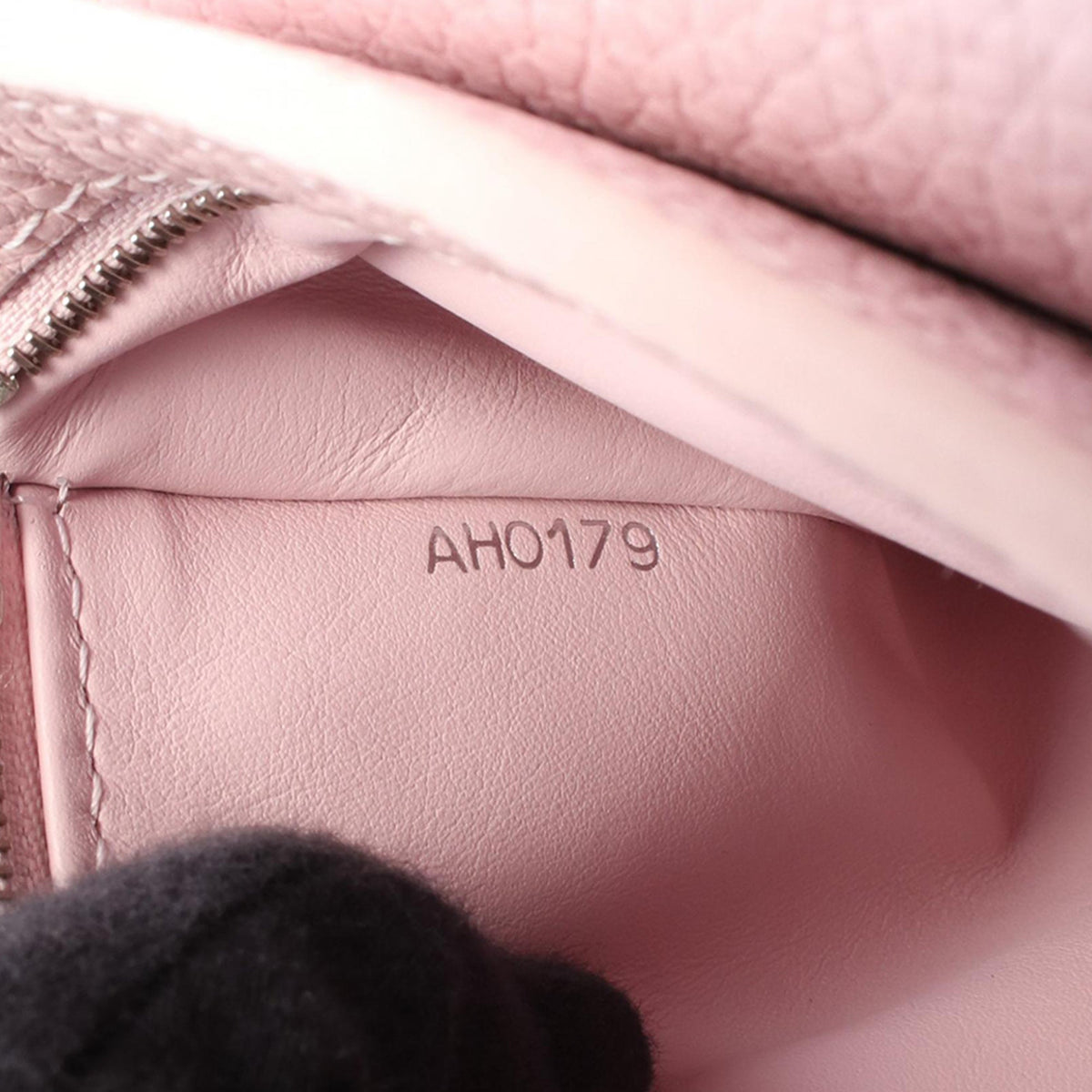 Louis Vuitton Taurillon Flowers Capucines BB — Pink