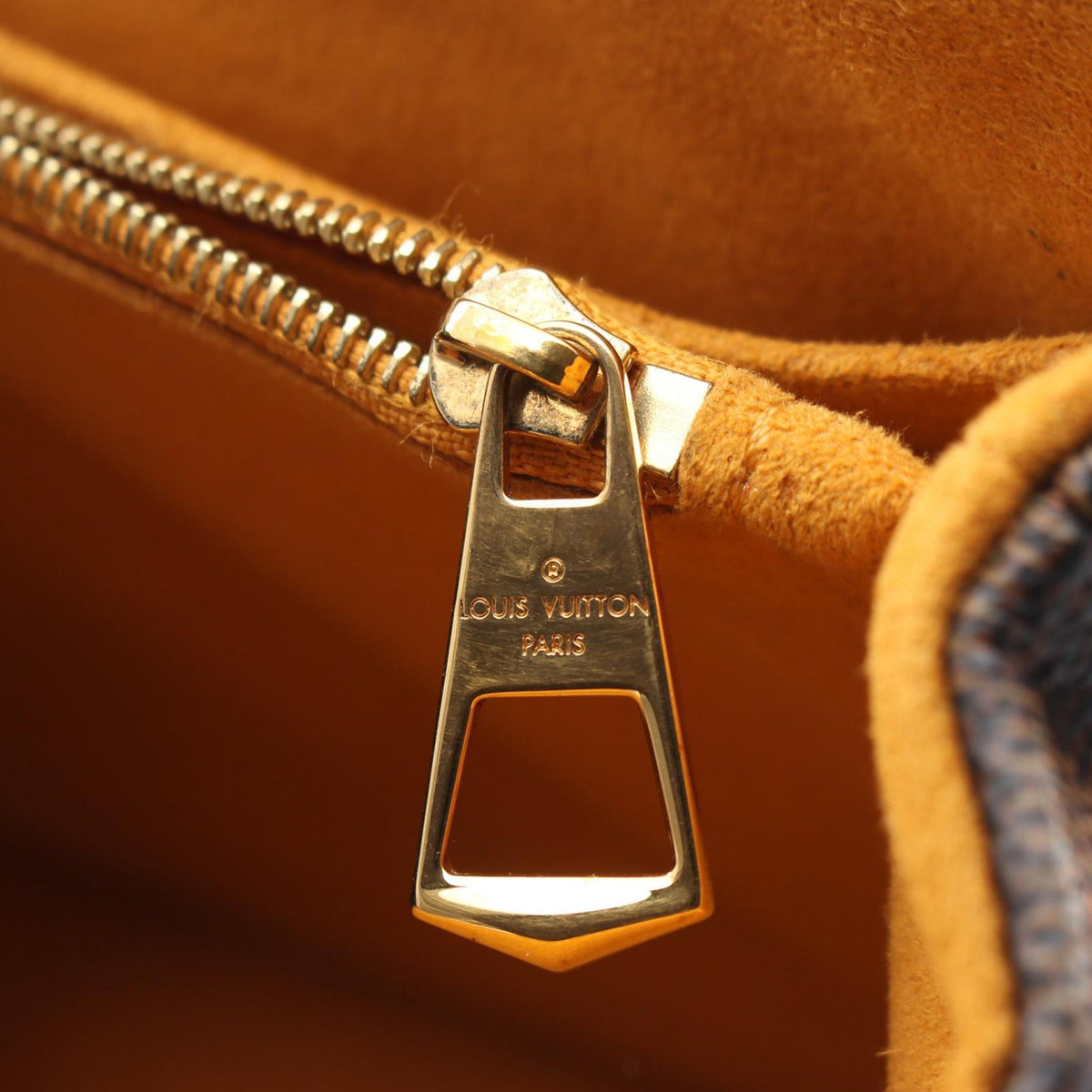 Louis Vuitton Damier Ebene Clapton PM
