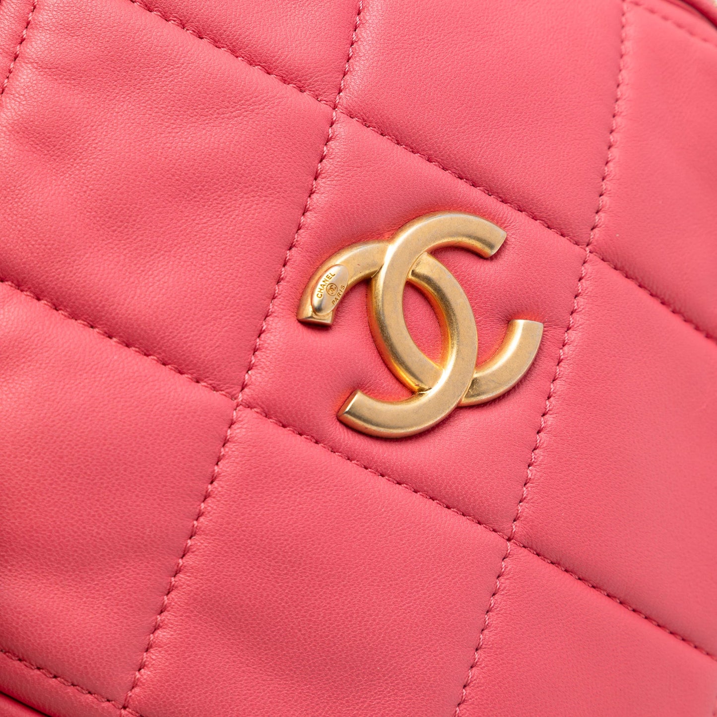 Chanel CC Quilted Lambskin Diamond Clutch with Chain