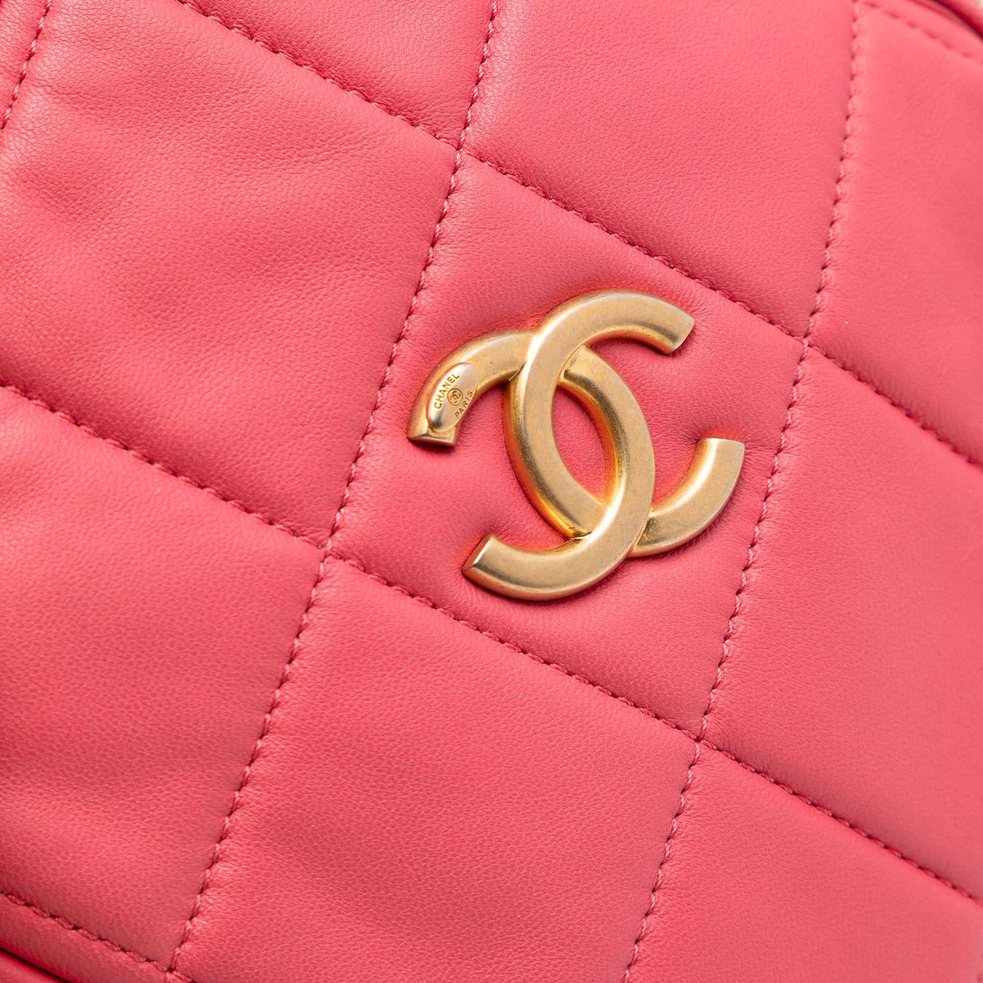 Chanel CC Quilted Lambskin Diamond Clutch with Chain