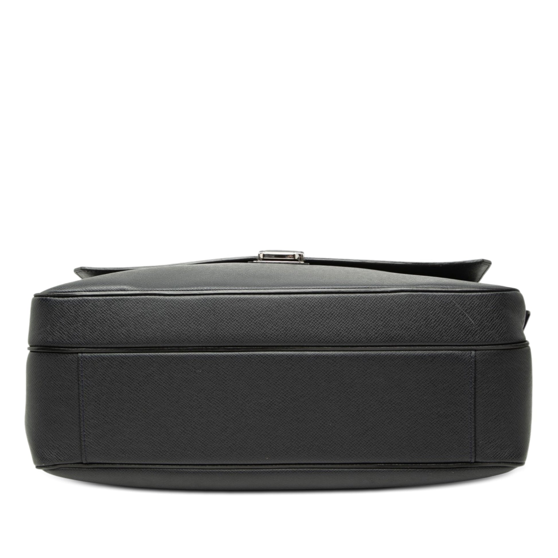 Louis Vuitton Taiga Vassili PM