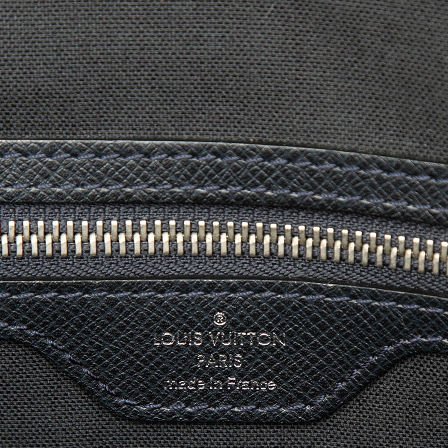 Louis Vuitton Taiga Vassili PM