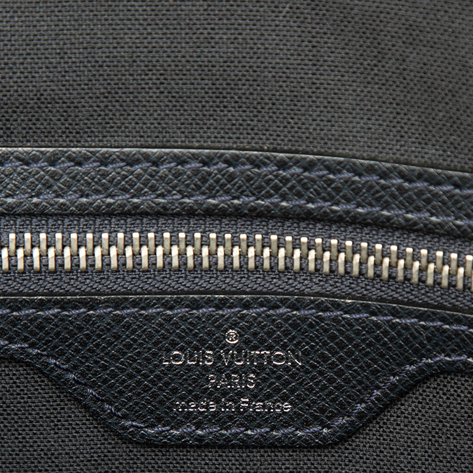 Louis Vuitton Taiga Vassili PM