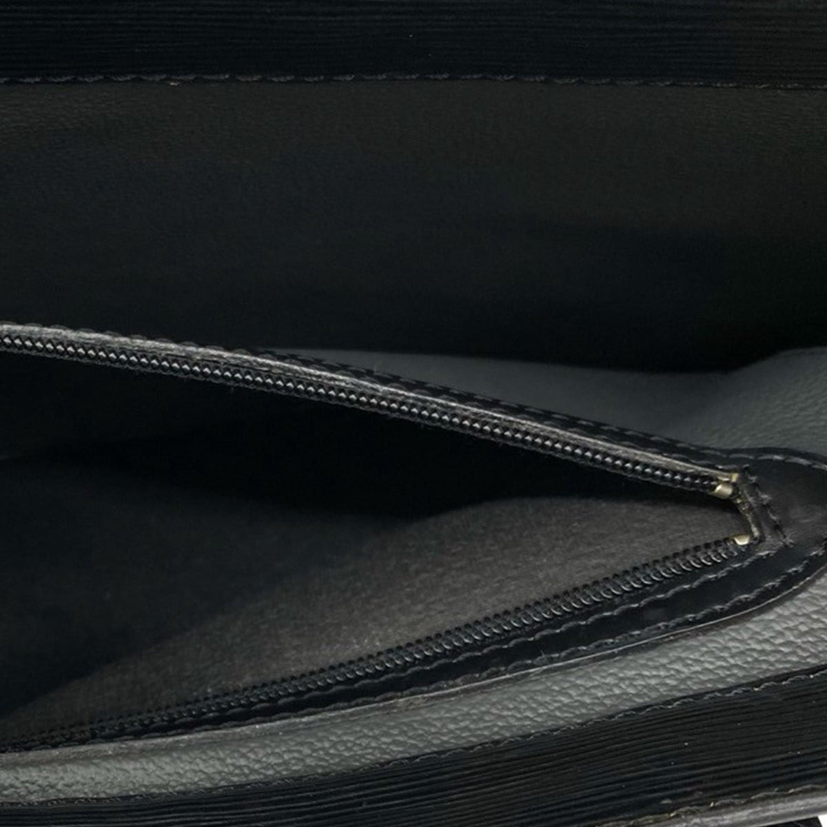 Louis Vuitton Epi Sac Plat