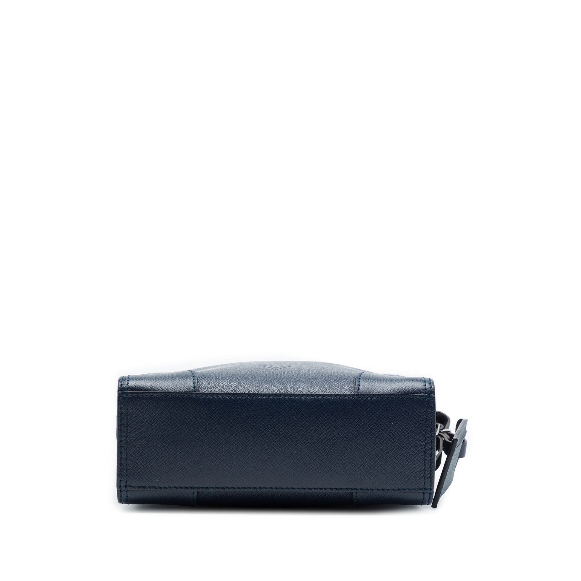 Louis Vuitton Taiga Nikolai Messenger