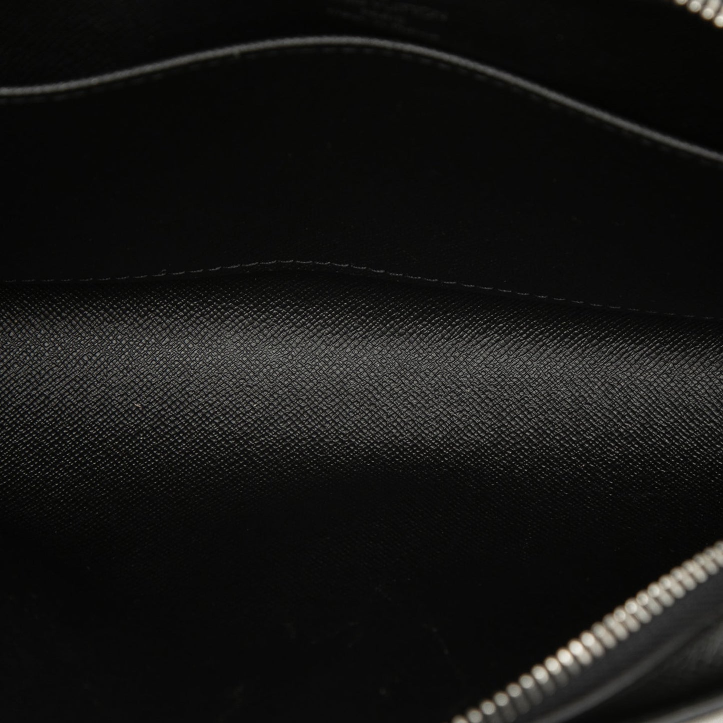 Louis Vuitton Taiga Pochette Baikal