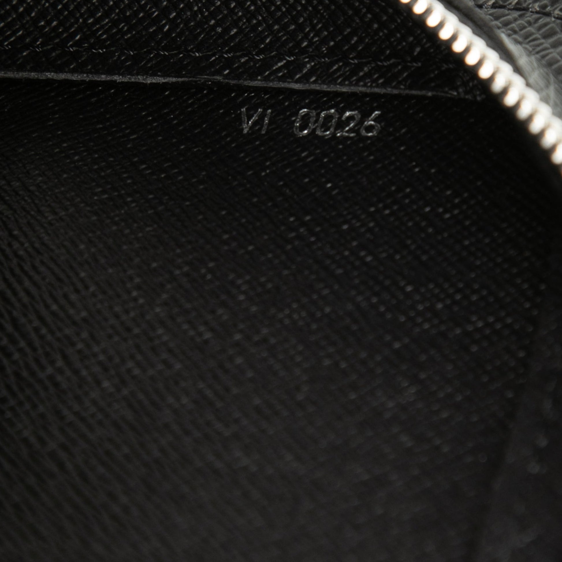 Louis Vuitton Taiga Pochette Baikal