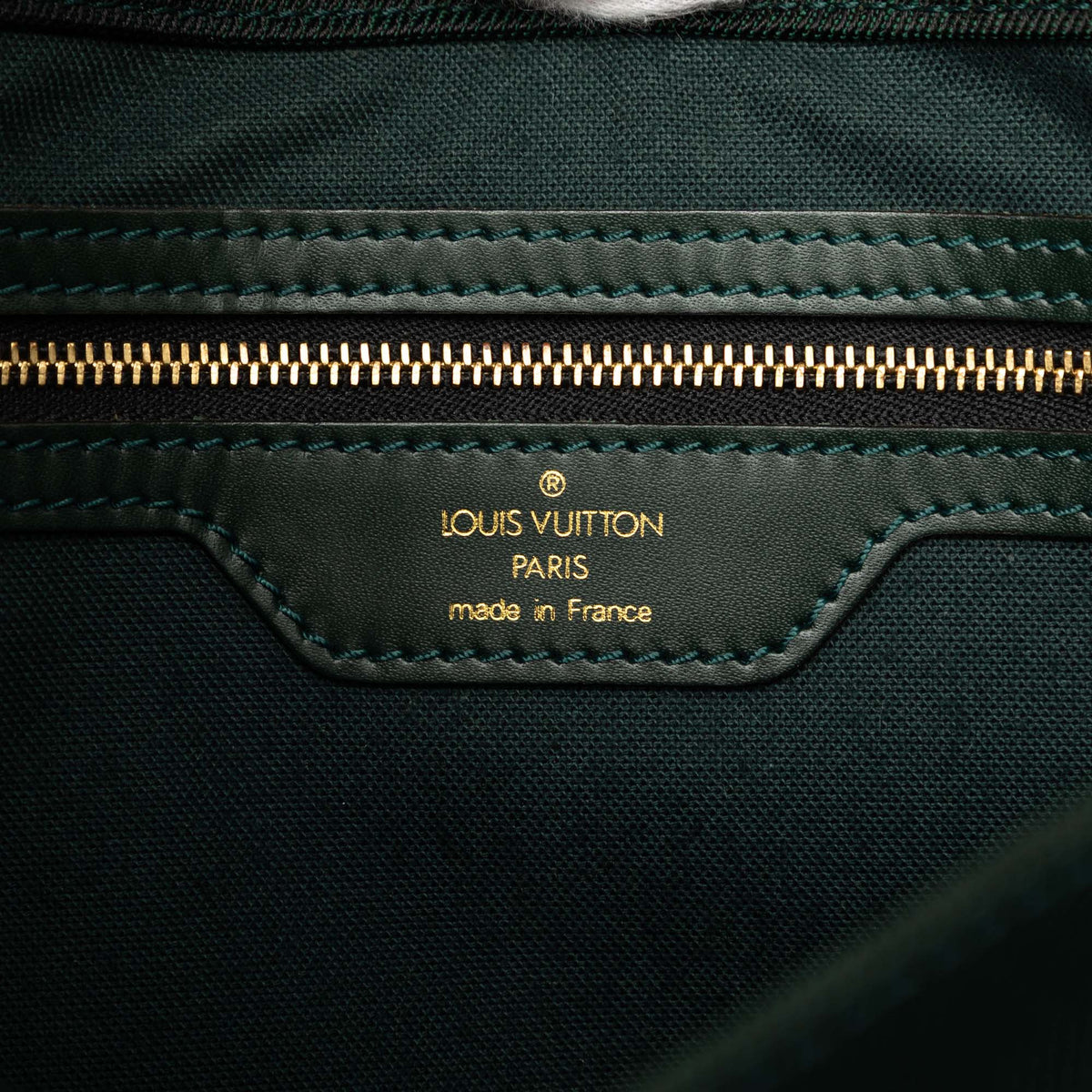 Louis Vuitton Taiga Viktor — Green