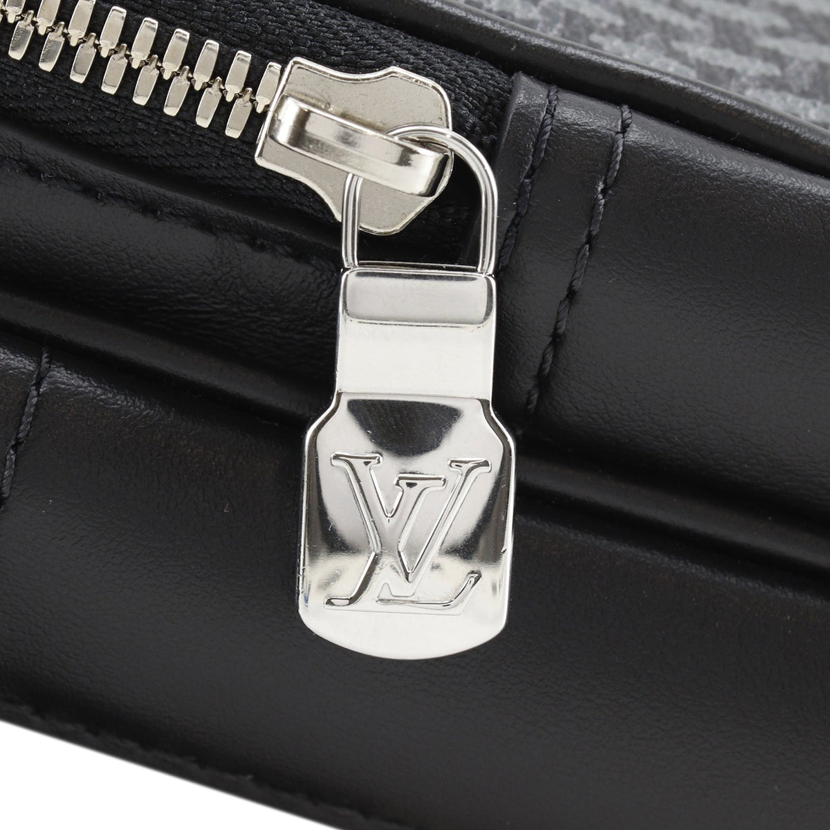 Louis Vuitton Damier Graphite 3D Amazone Sling Bag