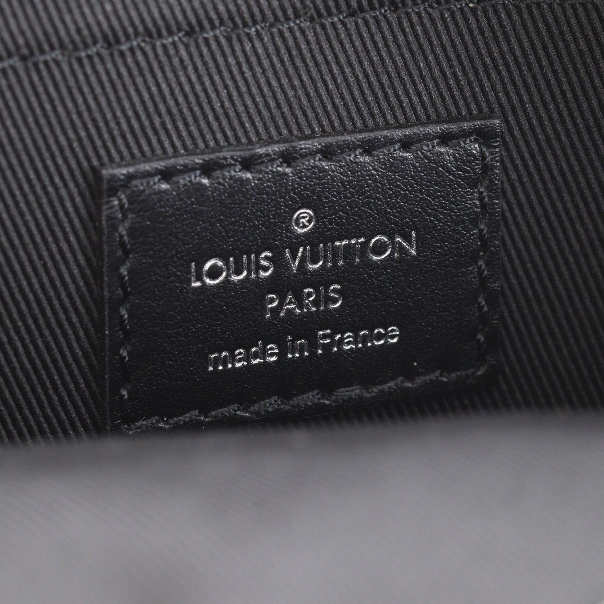 Louis Vuitton Damier Graphite 3D Amazone Sling Bag