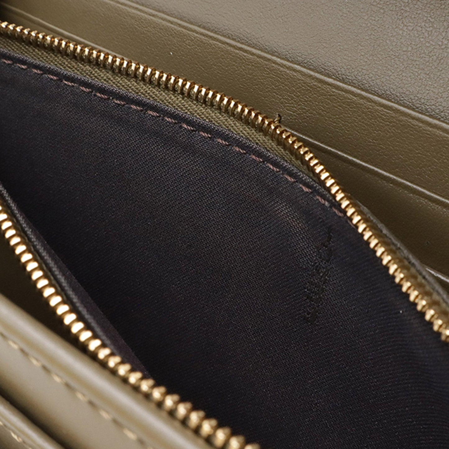 Fendi Smooth and Grained Calfskin Vitello King Cruise FF Diamonds Continental Envelope Wallet On Chain