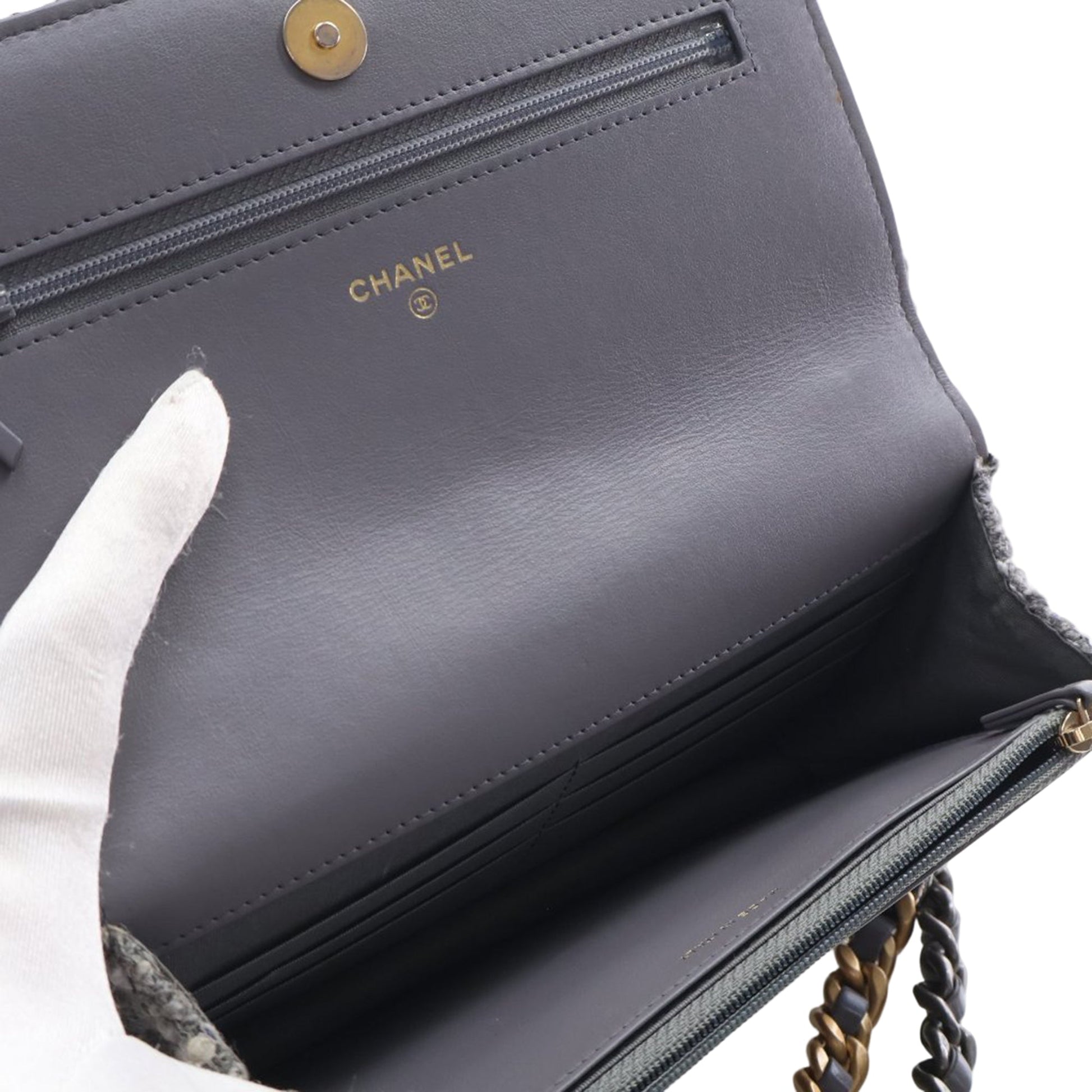 Chanel Tweed 19 Wallet On Chain