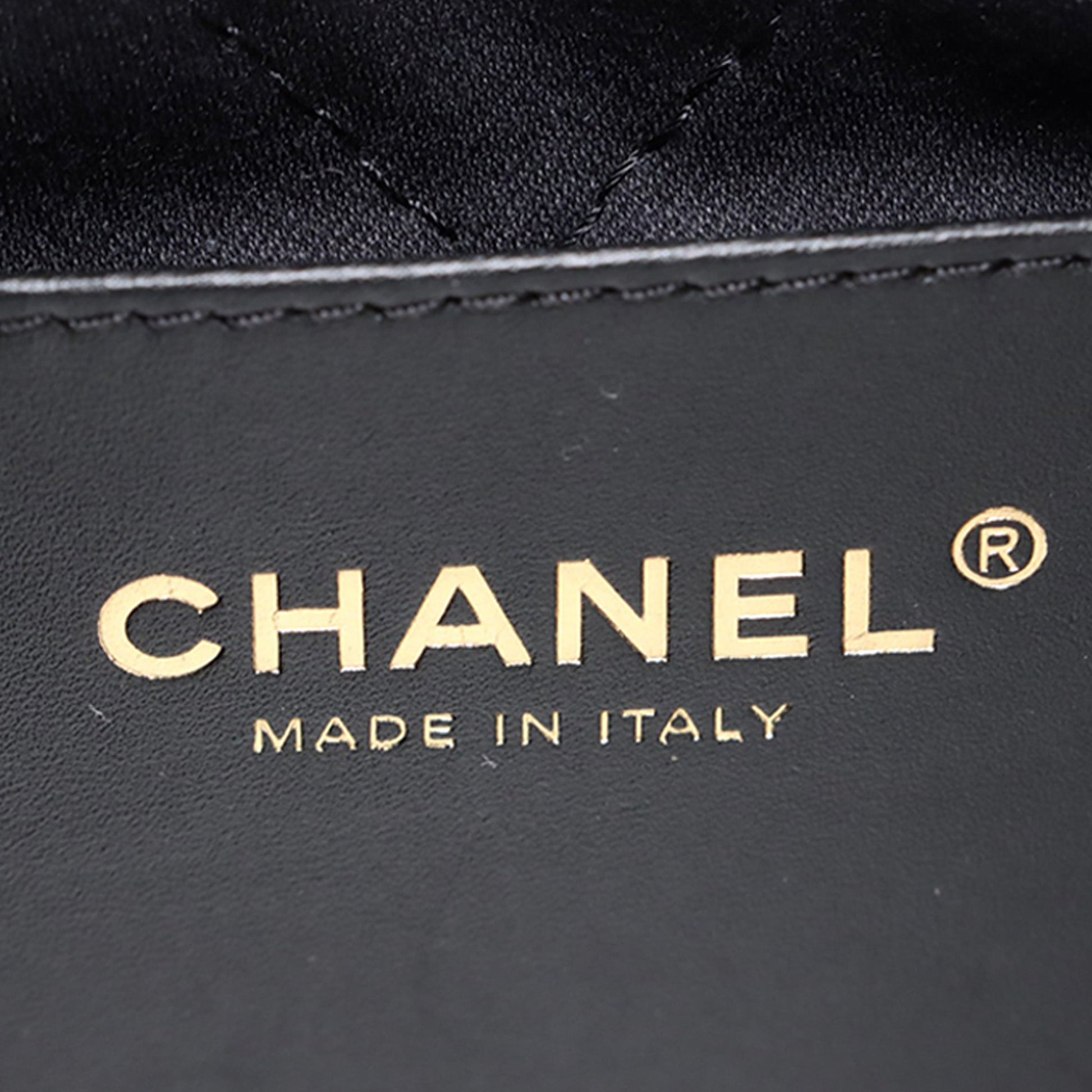 Chanel Mini Shiny Caviar 22 Handbag