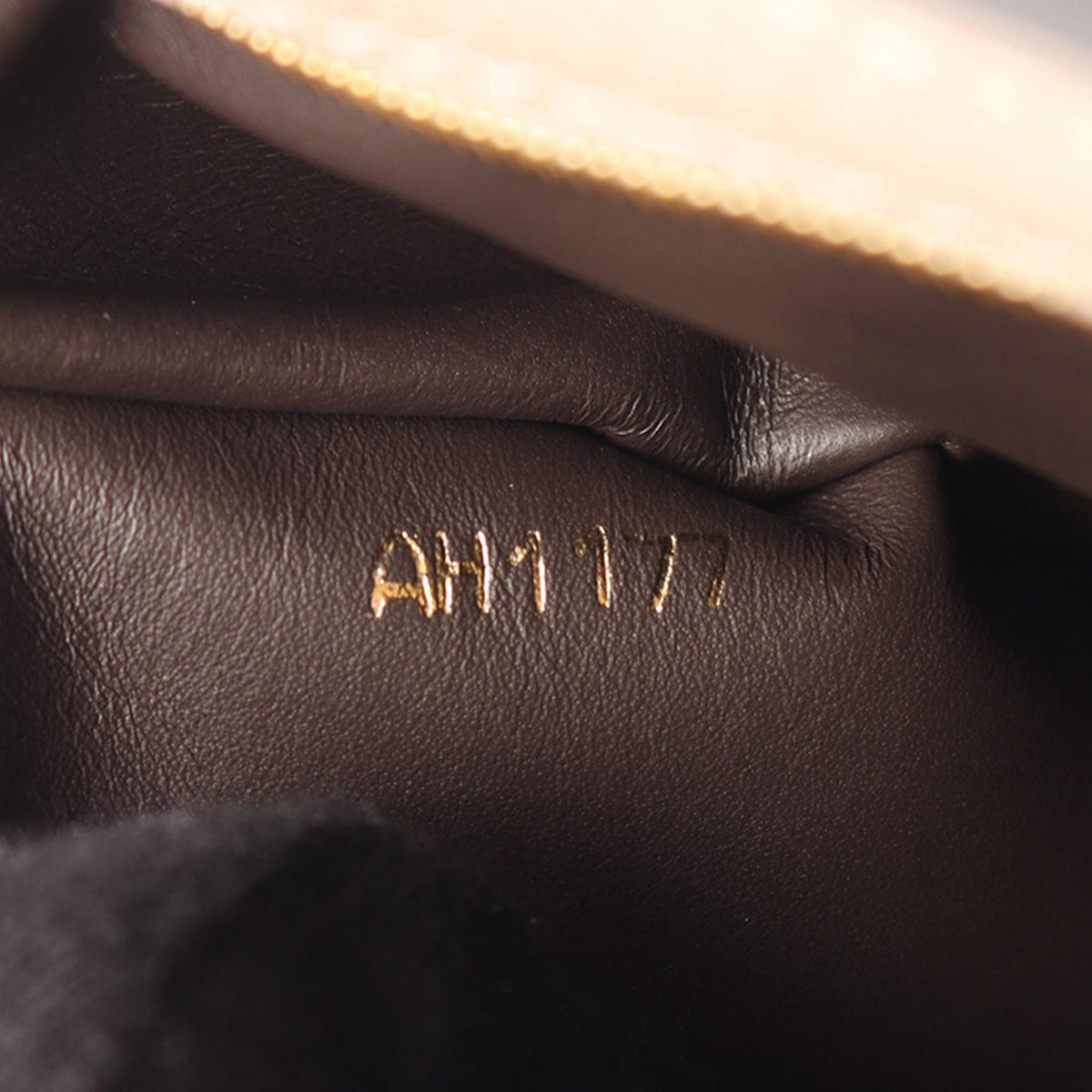 Louis Vuitton Taurillon Capucines PM — Beige