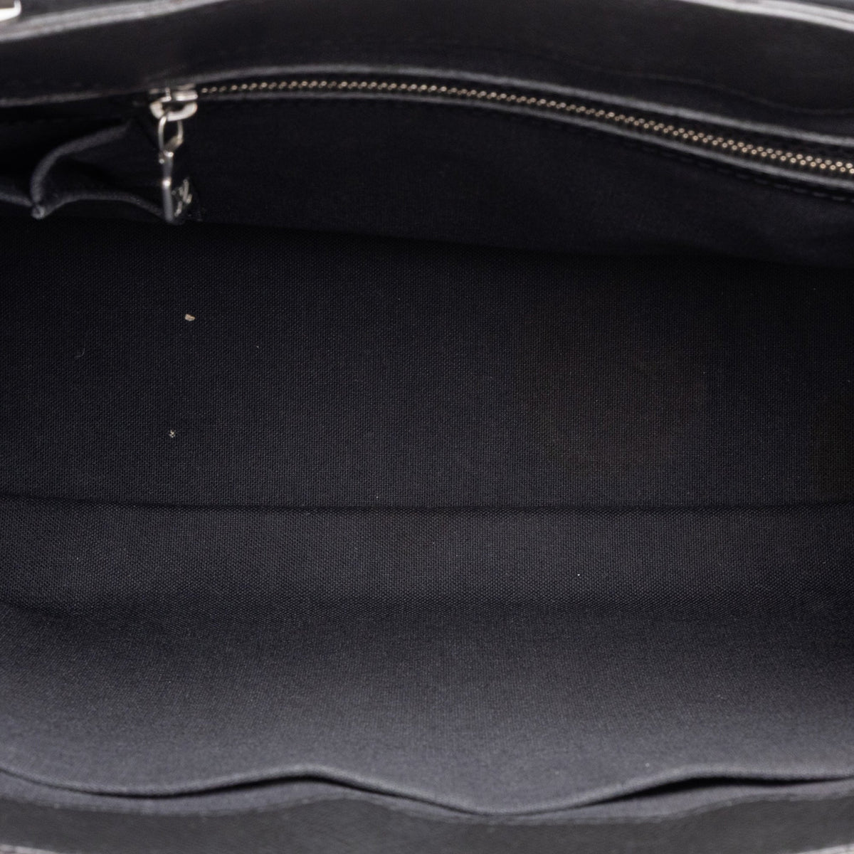 Louis Vuitton Taiga Kasbek PM — Black