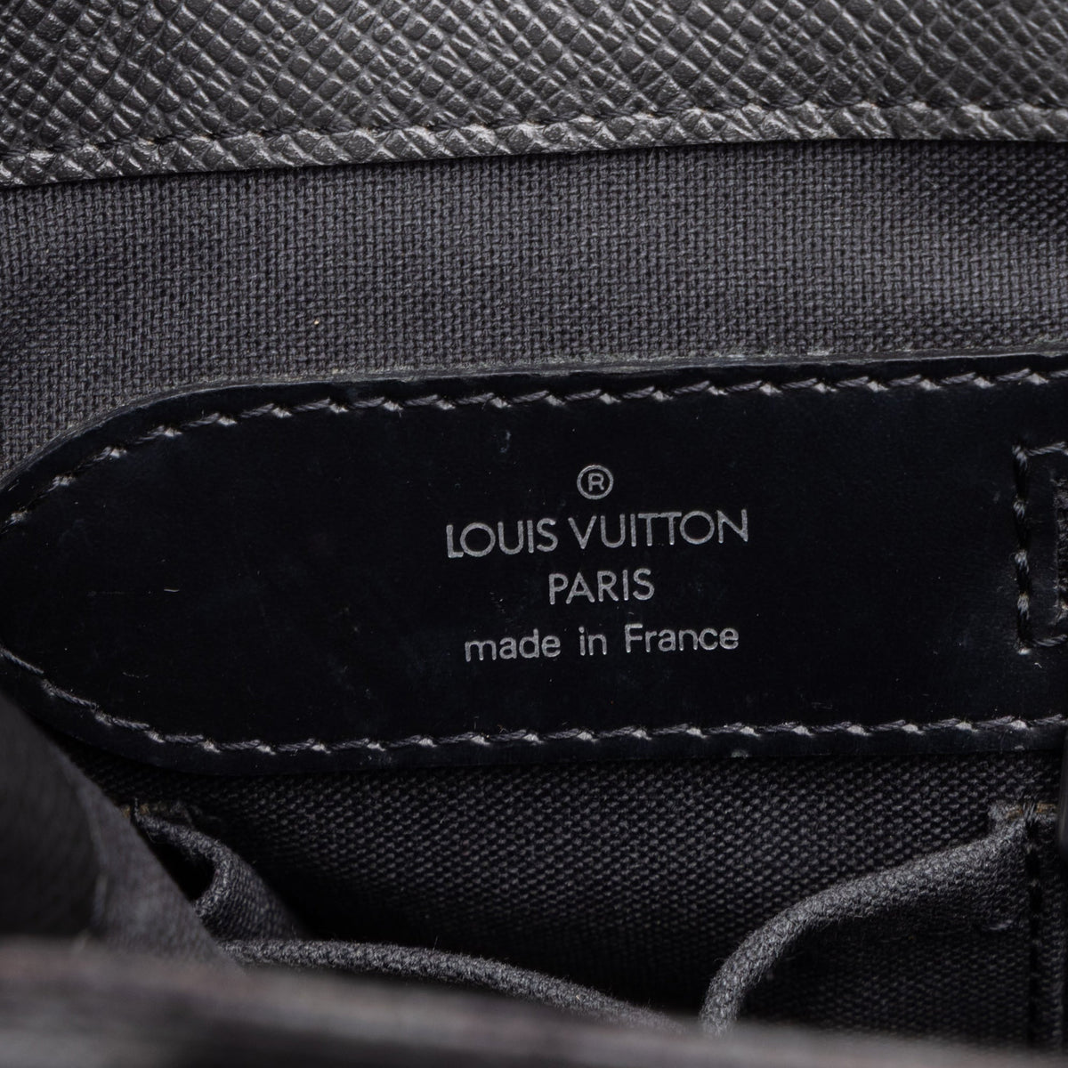 Louis Vuitton Taiga Kasbek PM — Black
