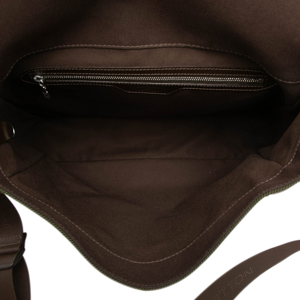 Louis Vuitton Taiga Viktor