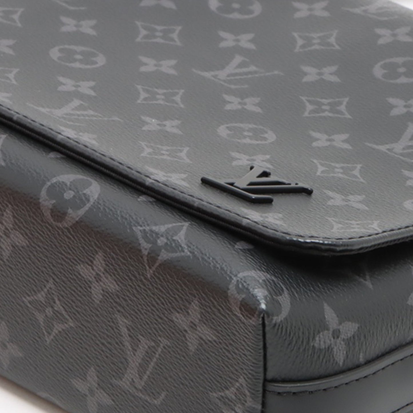 Louis Vuitton Monogram Eclipse District PM
