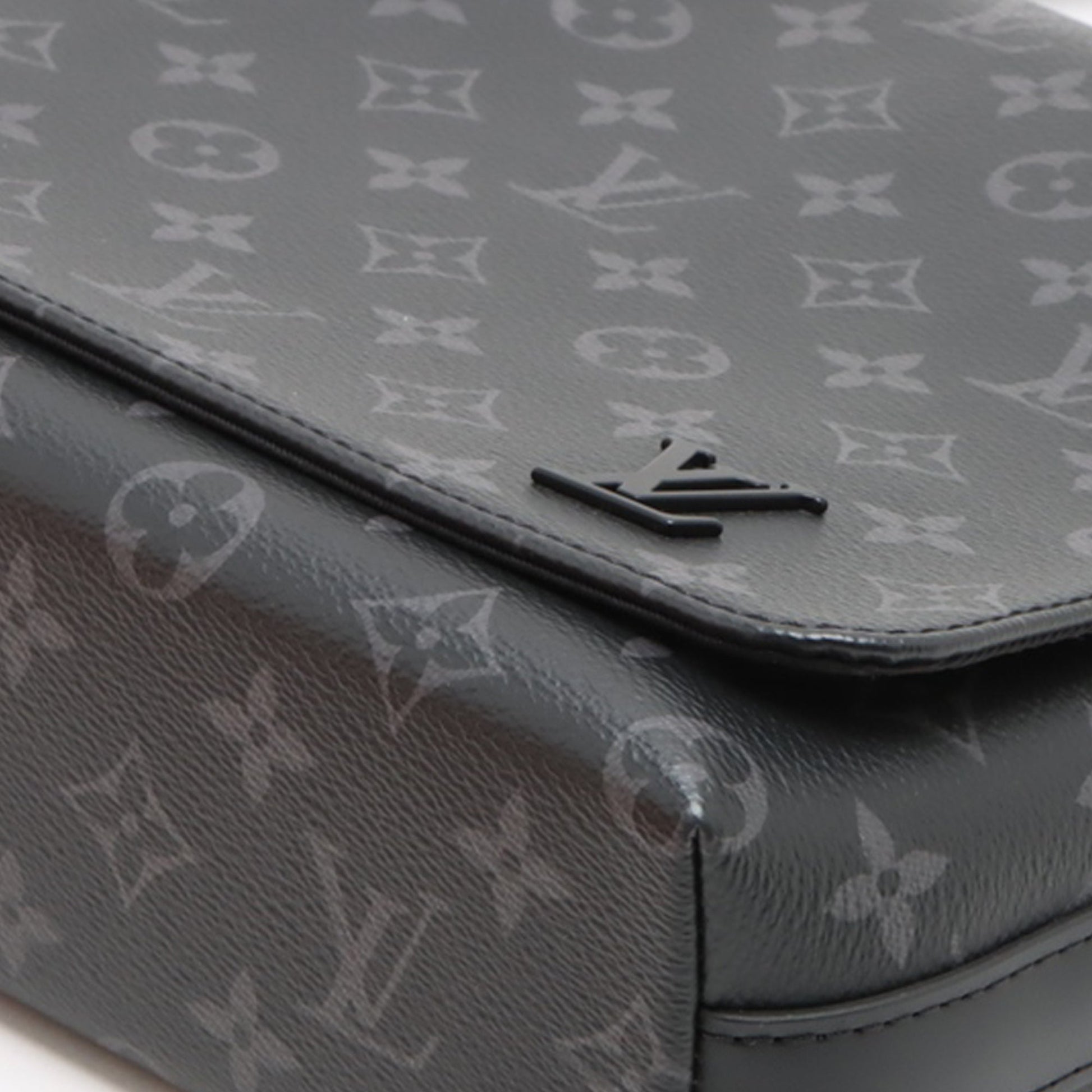 Louis Vuitton Monogram Eclipse District PM