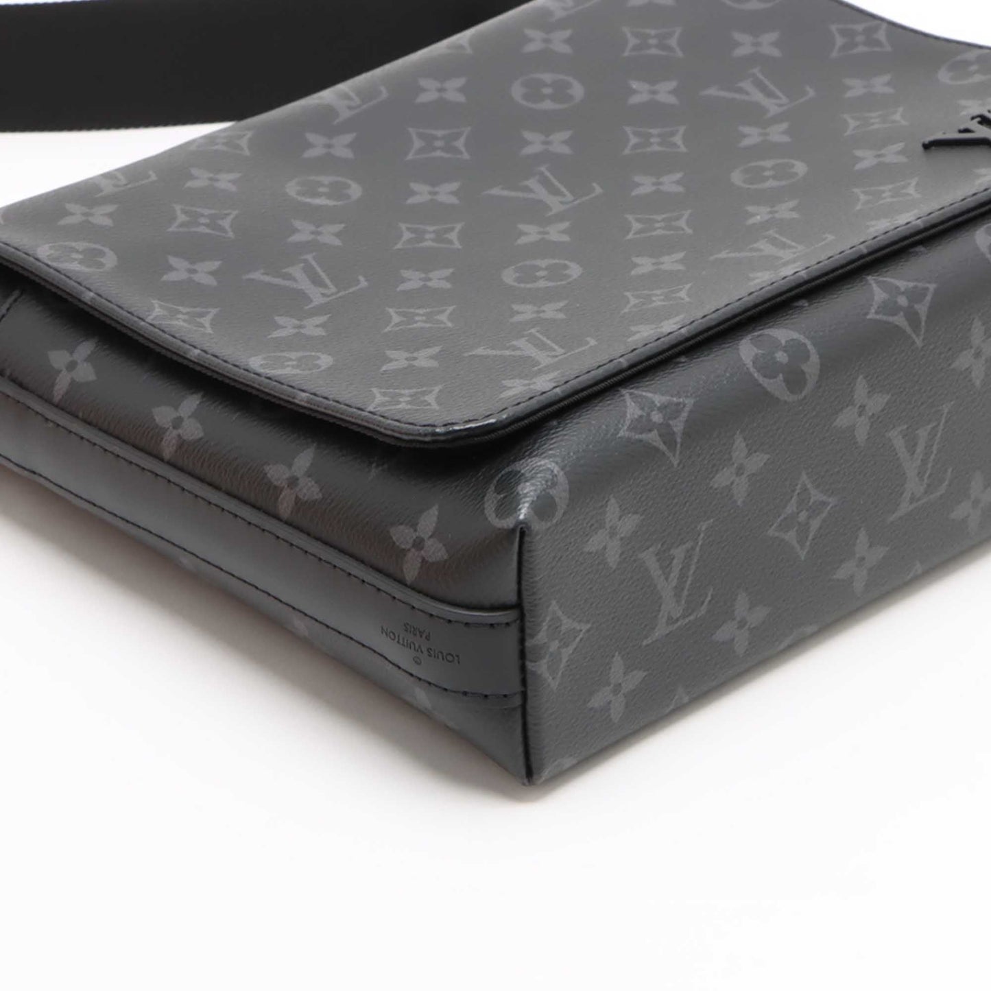 Louis Vuitton Monogram Eclipse District PM