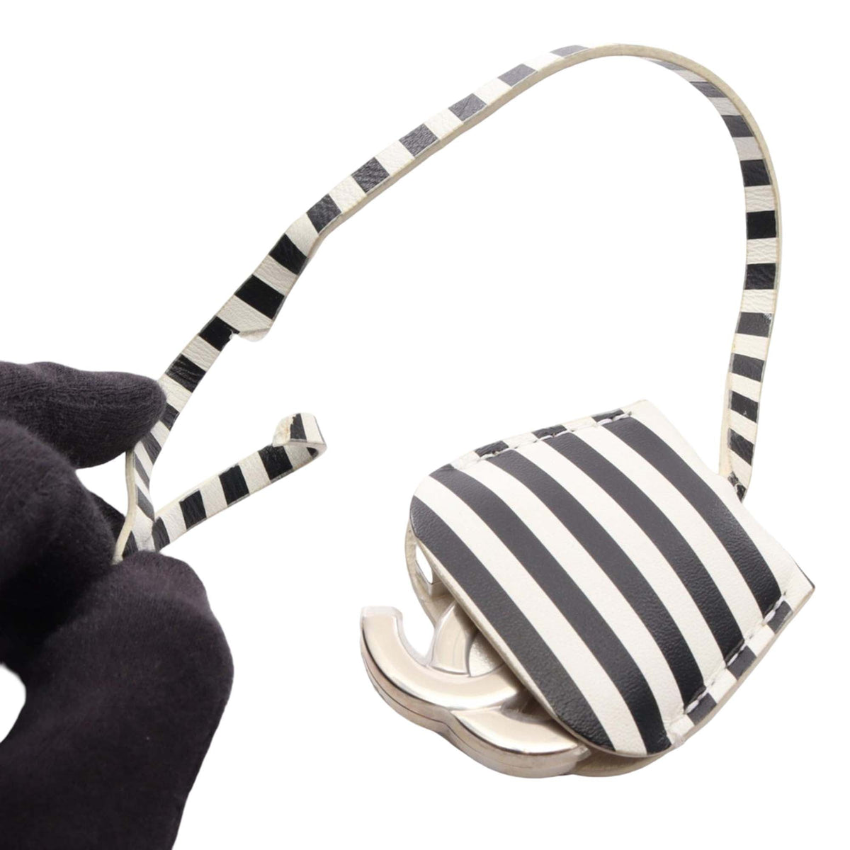 Chanel Medium Caviar CC Filigree Vanity Case — White