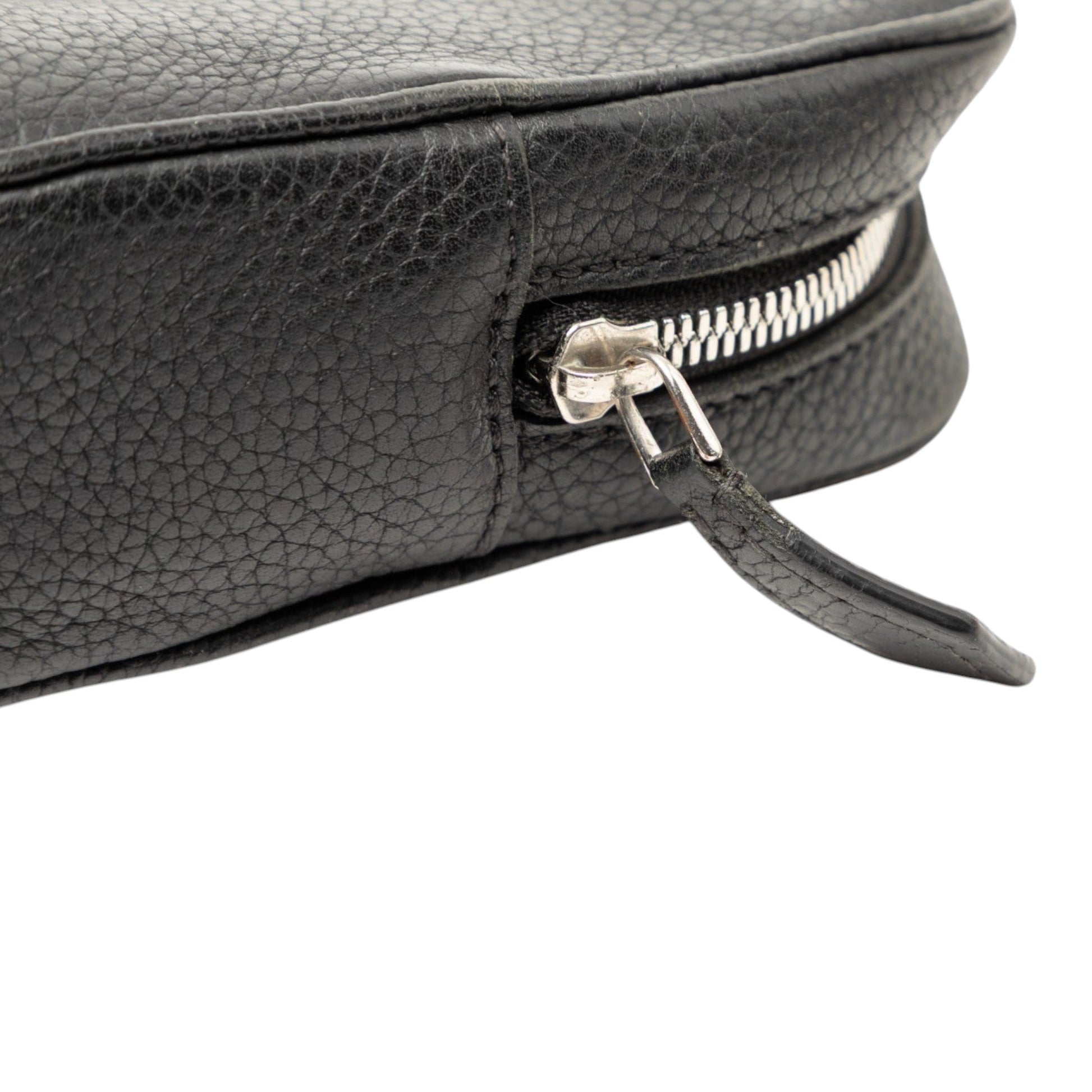 Louis Vuitton Taiga Kasai