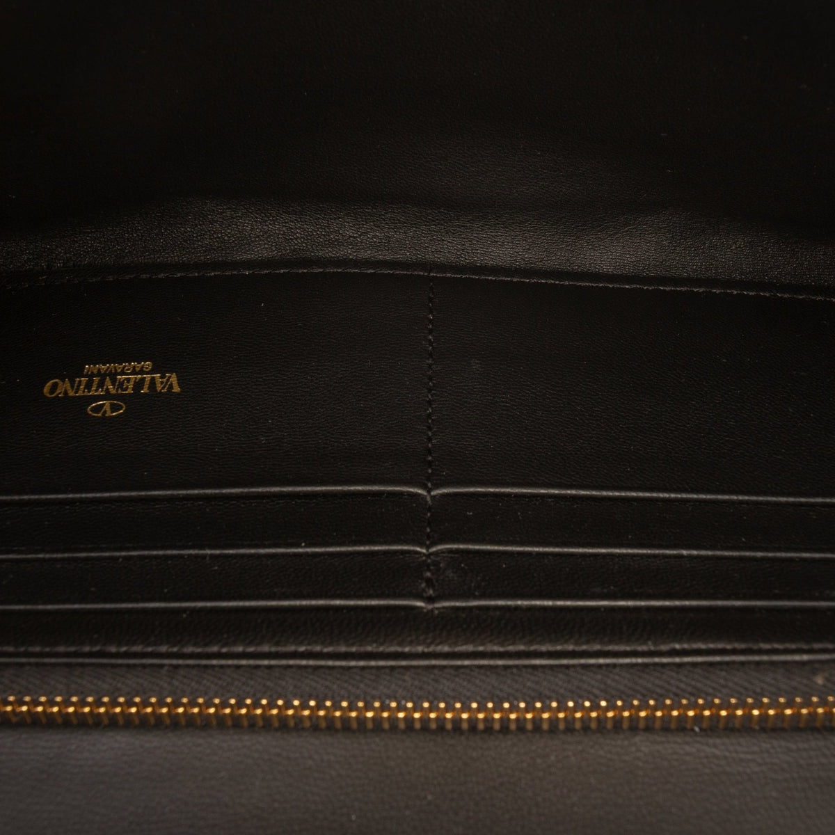 Valentino Nappa Roman Stud Wallet On Chain — Black