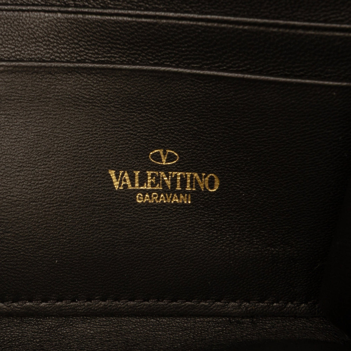 Valentino Nappa Roman Stud Wallet On Chain — Black