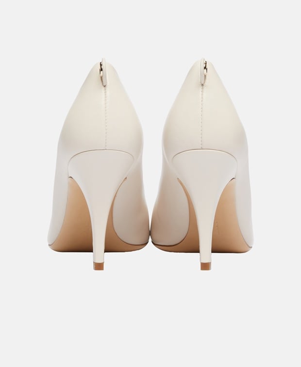 Salvatore Ferragamo Judy Pumps Beige