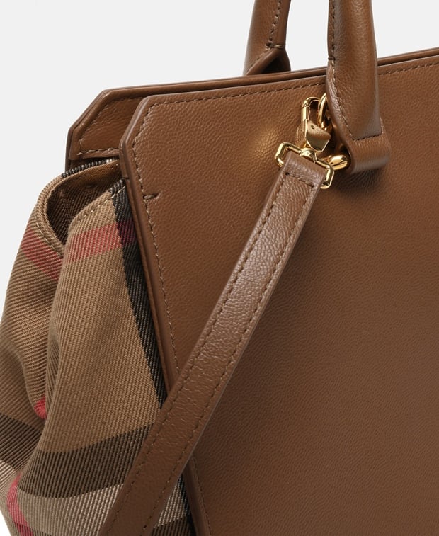 Burberry Leather handbag