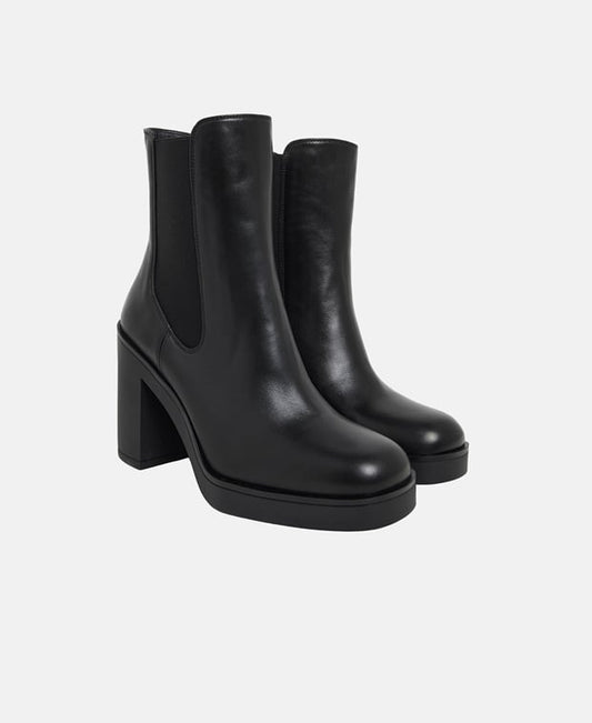 Stuart Weitzman Bethenny 80 Chelsea boots Black