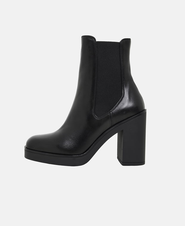 Stuart Weitzman Bethenny 80 Chelsea boots Black