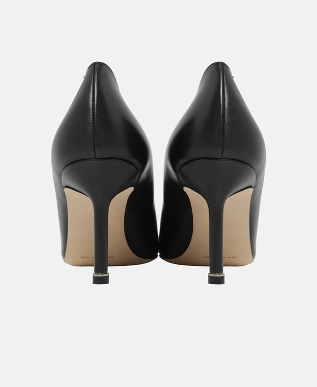 Manolo Blahnik Hangisi Pumps Black
