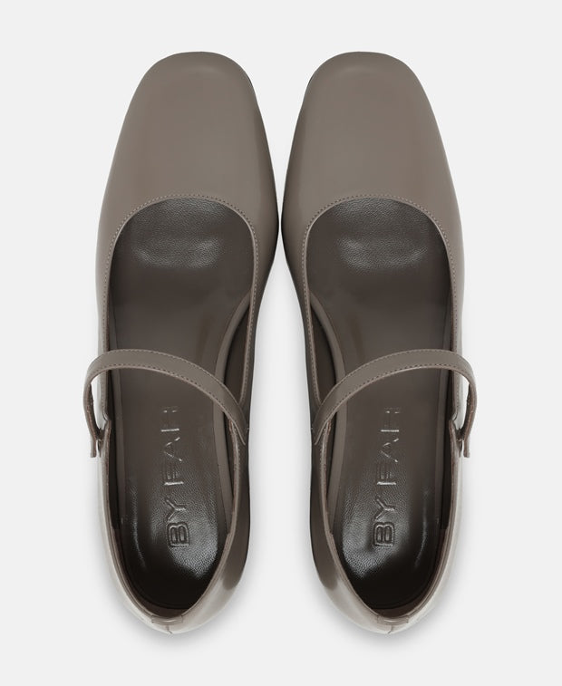 By Far Pumps Ginny Fawn