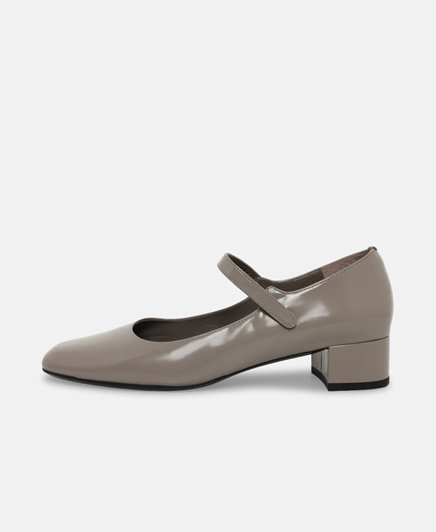 By Far Pumps Ginny Fawn