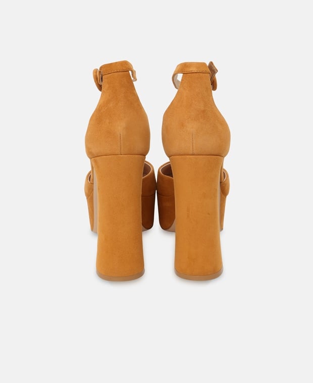 Gianvito Rossi Holly D'orsay Ankle strap pump Beige
