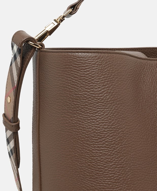 Burberry Leather bucketbag